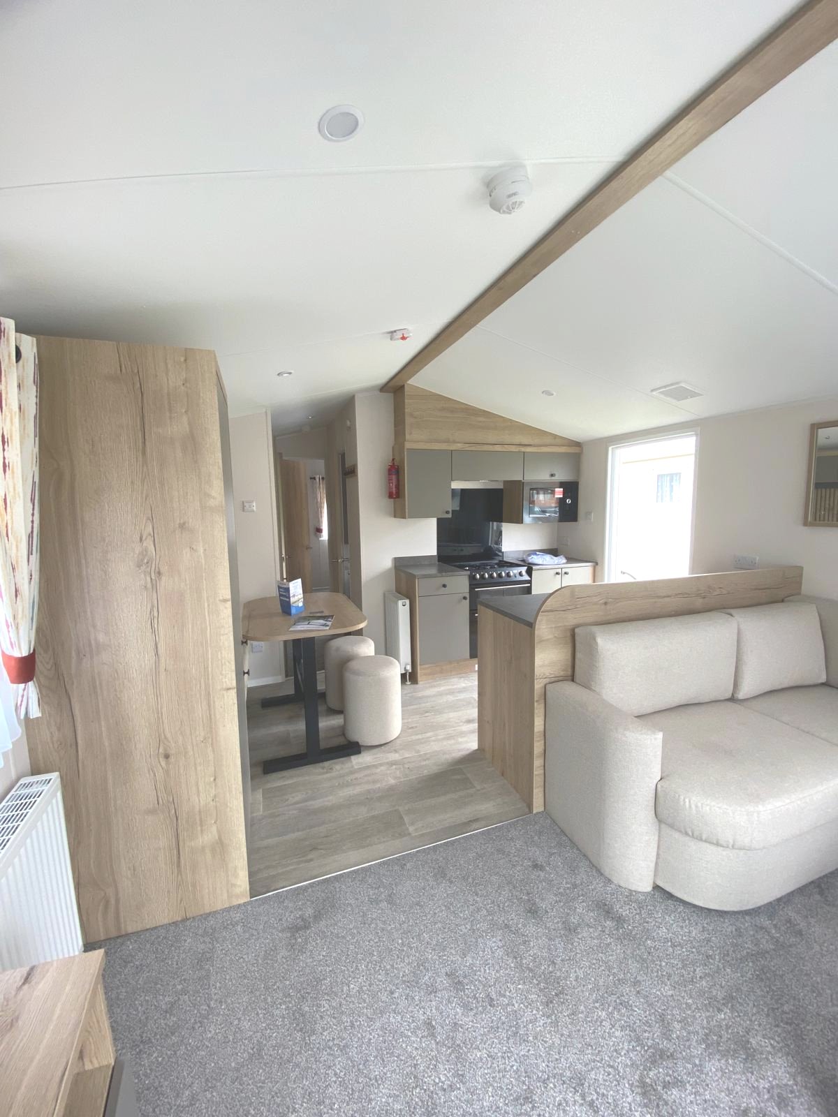 Integrated Kitchen with Fridge Freezer