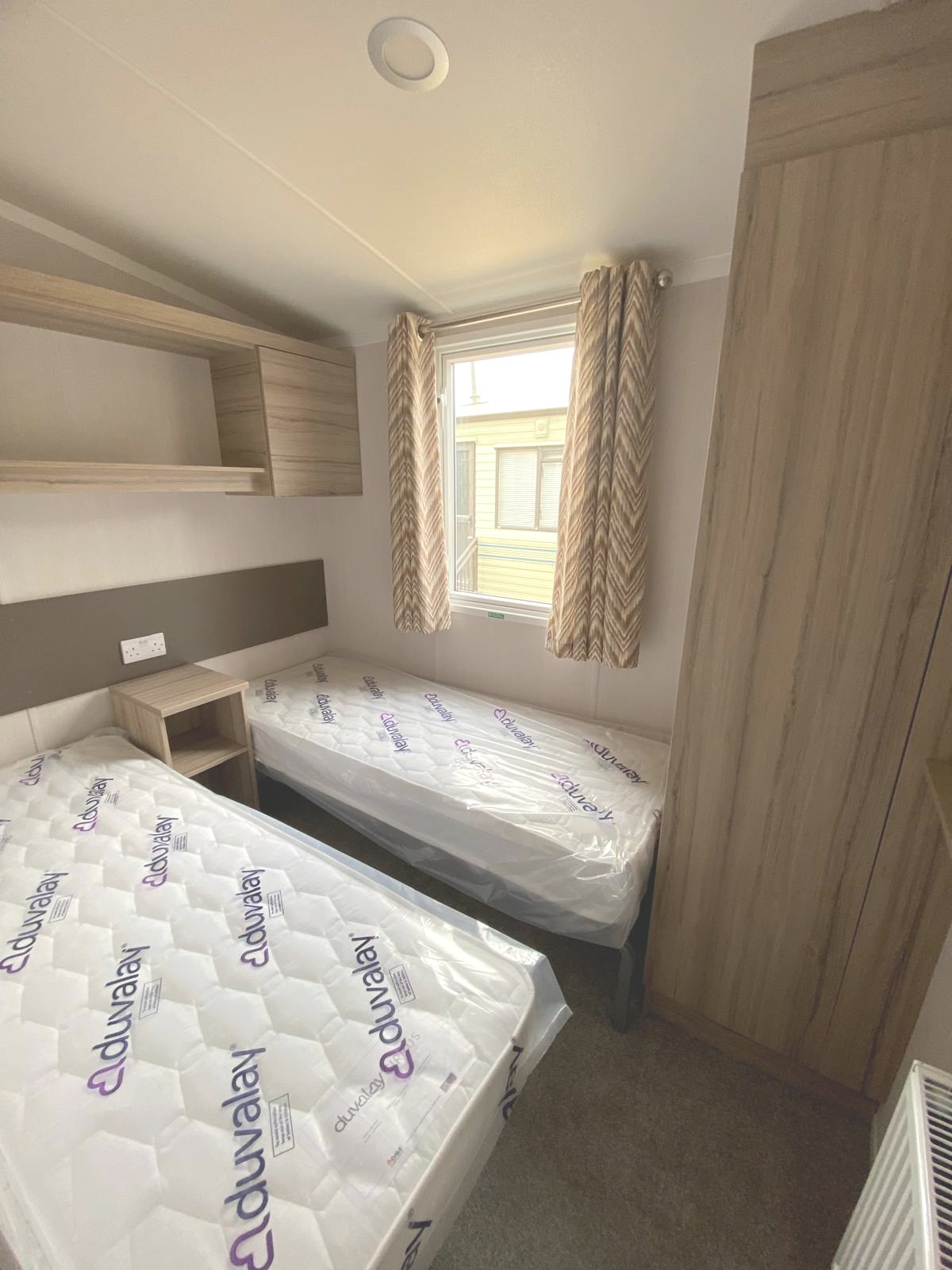 Twin Bedoom with Storage